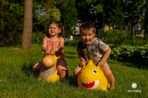 Skoczek gumowy dla dzieci ŻYRAFKA 58 cm żółty z bandaną do skakania z pompką Skoczek gumowy dla dzieci ŻYRAFKA 58 cm żółty z bandaną do skakania z pompką