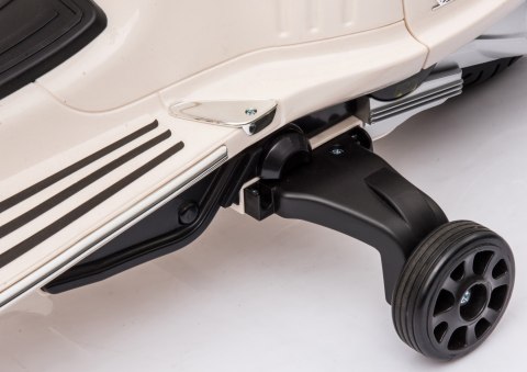 Jeździk na akumulator Scooter Vespa od 3 lat światła, dźwięki - biały Jeździk na akumulator Scooter Vespa od 3 lat światła, dźwięki - biały