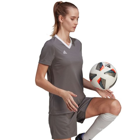 Adidas teamwear Koszulka damska adidas Entrada 22 Jsy szara H59848 Adidas teamwear Koszulka damska adidas Entrada 22 Jsy szara H59848