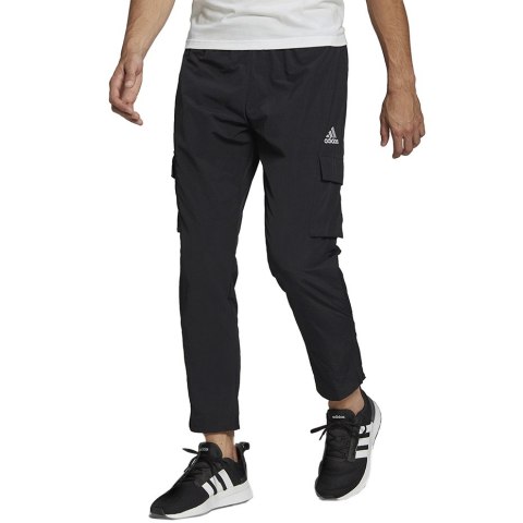 Adidas Spodnie męskie adidas Essentials Small Logo Woven Cargo 7/8 Pants HE1859 Adidas Spodnie męskie adidas Essentials Small Logo Woven Cargo 7/8 Pants HE1859