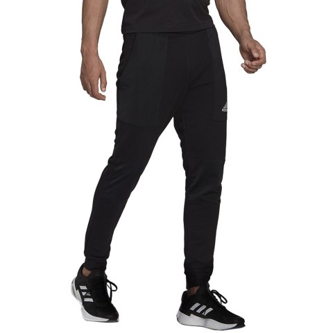 Adidas Spodnie męskie adidas Essentials BrandLove French Terry czarne HK0384 Adidas Spodnie męskie adidas Essentials BrandLove French Terry czarne HK0384
