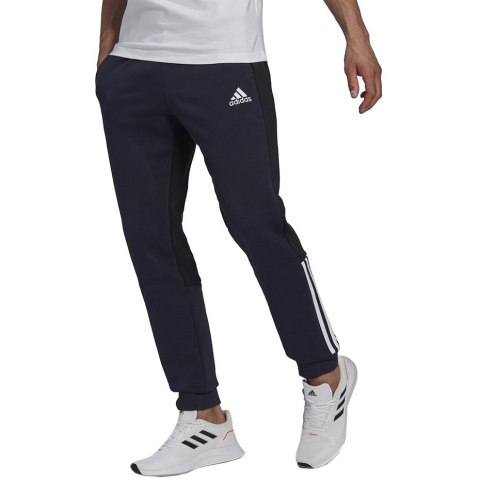 Adidas Spodnie męskie adidas Essentials Colorblock Fleece granatowe HK2884 Adidas Spodnie męskie adidas Essentials Colorblock Fleece granatowe HK2884