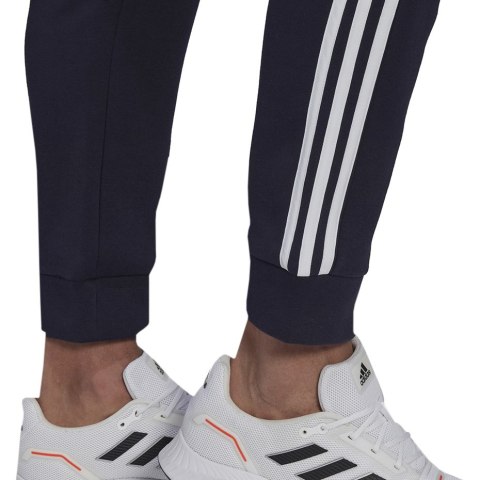 Adidas Spodnie męskie adidas Essentials Colorblock Fleece granatowe HK2884 Adidas Spodnie męskie adidas Essentials Colorblock Fleece granatowe HK2884