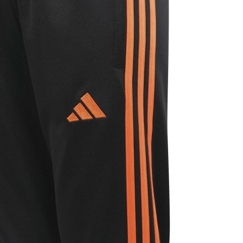 Adidas Spodnie dla dzieci adidas Tiro 23 Club Training czarno-pomarańczowe HZ0185 Adidas Spodnie dla dzieci adidas Tiro 23 Club Training czarno-pomarańczowe HZ0185