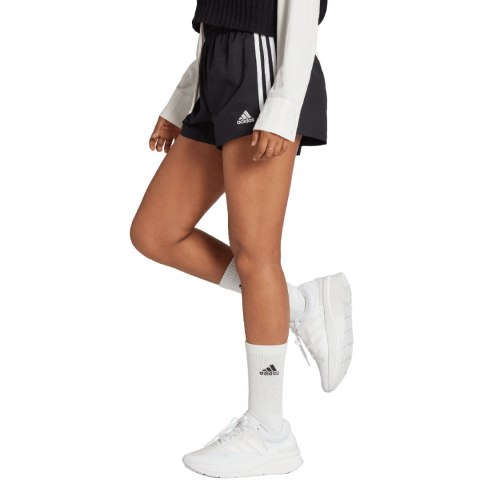 Adidas Spodenki damskie adidas Essentials 3-Stripes Woven czarne HT3397 Adidas Spodenki damskie adidas Essentials 3-Stripes Woven czarne HT3397