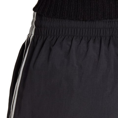 Adidas Spodenki damskie adidas Essentials 3-Stripes Woven czarne HT3397 Adidas Spodenki damskie adidas Essentials 3-Stripes Woven czarne HT3397