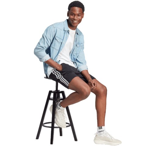 Adidas Spodenki męskie adidas Essentials Fleece 3-Stripes czarne IB4026 Adidas Spodenki męskie adidas Essentials Fleece 3-Stripes czarne IB4026