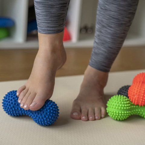 AM Tullo Wałek do masażu i rehabilitacji Tullo duoball 15,5 cm czerwony 446 AM Tullo Wałek do masażu i rehabilitacji Tullo duoball 15,5 cm czerwony 446