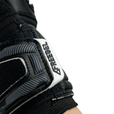 Reusch Rękawice bramkarskie Reusch Attrakt Freegel Infinity Finger Support czarne 5370730 7700 Reusch Rękawice bramkarskie Reusch Attrakt Freegel Infinity Finger Support czarne 5370730 7700