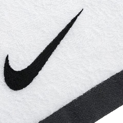 Nike Ręcznik Nike Fundamental biały NET17101MD Nike Ręcznik Nike Fundamental biały NET17101MD