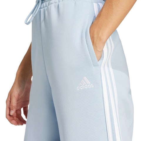 Adidas Spodnie damskie adidas Essentials 3-Stripes Fleece Wide błękitne IR5384 Adidas Spodnie damskie adidas Essentials 3-Stripes Fleece Wide błękitne IR5384