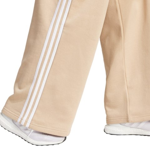Adidas Spodnie damskie adidas Essentials 3-Stripes Fleece Wide beżowe IR5385 Adidas Spodnie damskie adidas Essentials 3-Stripes Fleece Wide beżowe IR5385