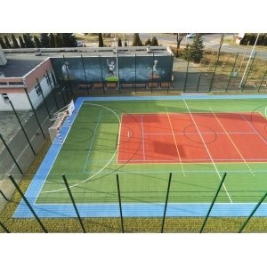 Piłkochwyt 4x15mb ocynk + lakier, 5 słupów Piłkochwyt 4x15mb ocynk + lakier, 5 słupów