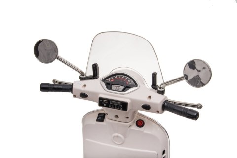 Jeździk akumulatorowy Scooter Vespa z kuferkiem biały Jeździk akumulatorowy Scooter Vespa z kuferkiem biały
