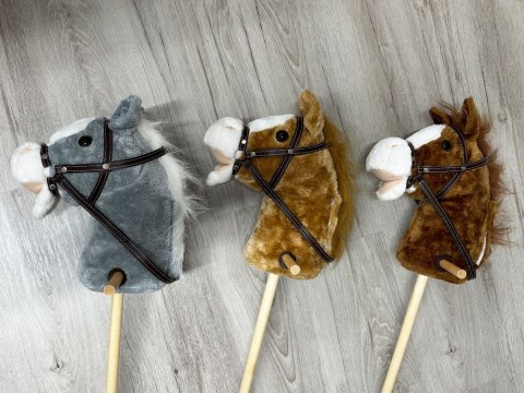 Hobby Horse Koń na patyku Dźwięk galopu i rżenia + ruchomy pysk ZA5442 Hobby Horse Koń na patyku Dźwięk galopu i rżenia + ruchomy pysk ZA5442